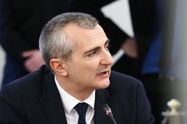 Димитър Илиев ще бъде новият служебен спортен министър. 50-годишният софиянец вече има опит в политиката, след като беше начело на спортното министерство в редовното правителство на акад. Николай Денков.